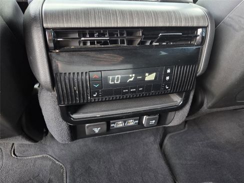 Used 2024 Jeep Wagoneer L Series III w/ Flexible Seating Group AWD/4WD image 22