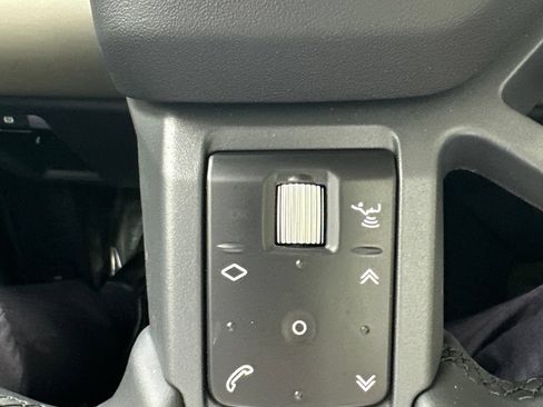 Used 2025 Land Rover Defender 110 S AWD/4WD image 13
