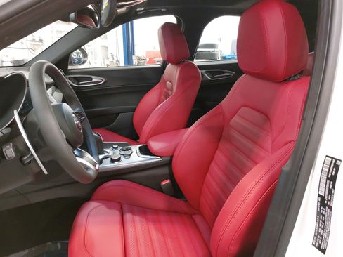 New 2025 Alfa Romeo Giulia w/ Veloce Package AWD image 17