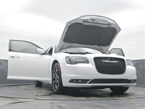 Used 2019 Chrysler 300 S image 58