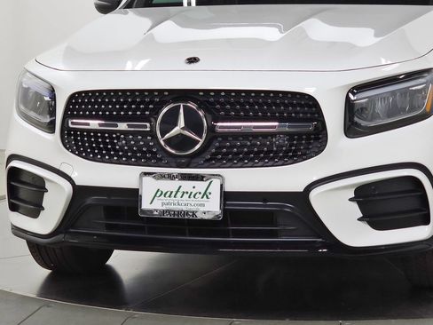 Used 2024 Mercedes-Benz GLB 250 4MATIC image 3