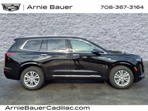 New 2025 Cadillac XT6 Luxury image 4