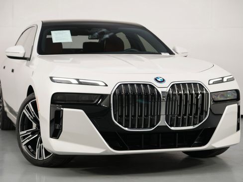 Used 2023 BMW i7 xDrive60 image 4