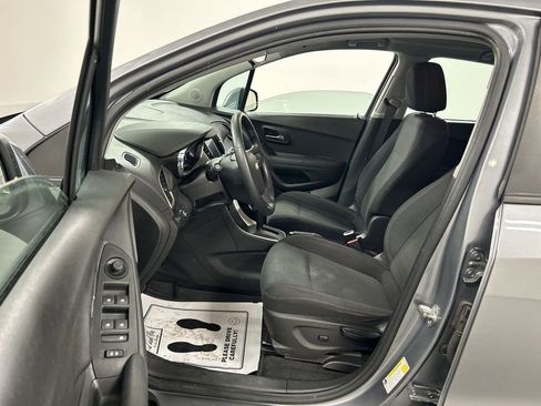 Used 2020 Chevrolet Trax LS image 9