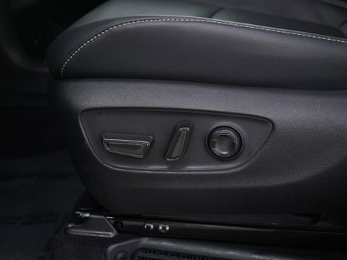 Used 2025 Toyota Sienna Platinum image 30