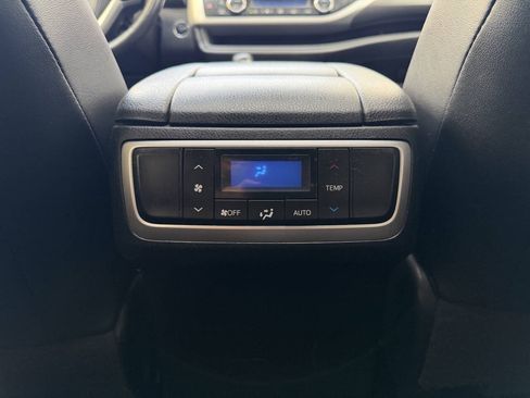 Used 2019 Toyota Highlander SE AWD/4WD image 30