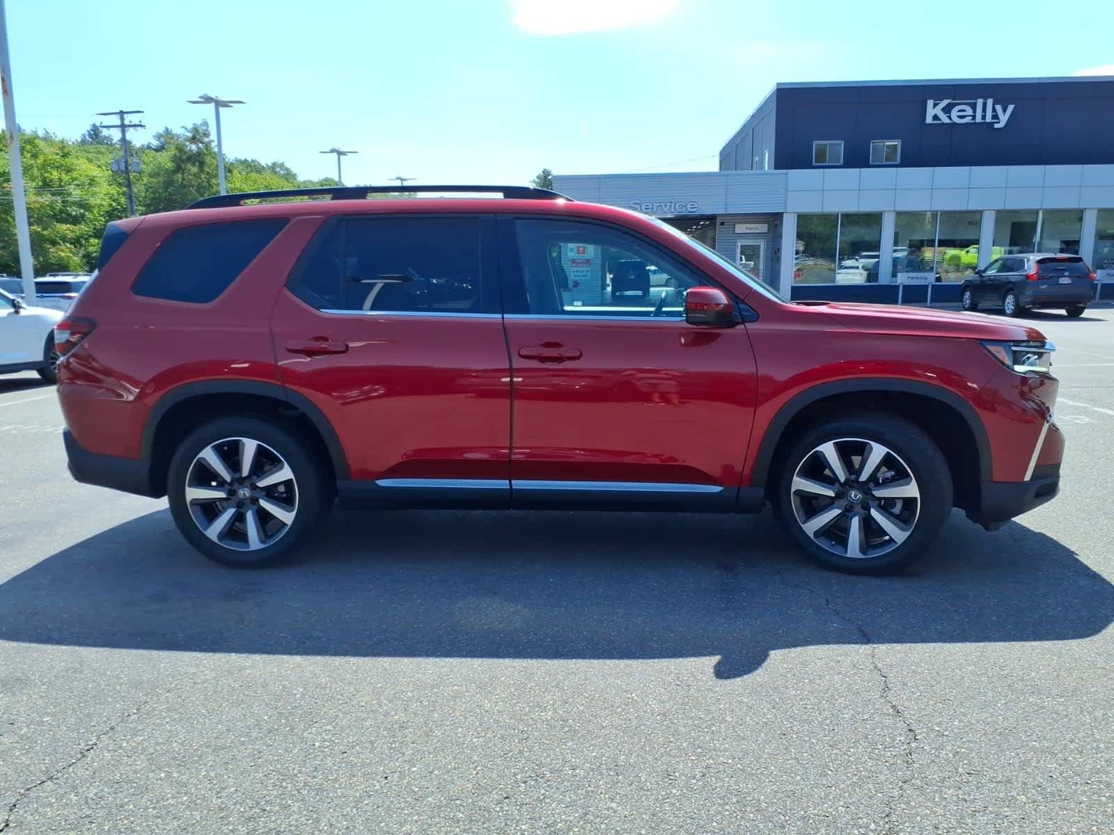 Used 2024 Honda Pilot Touring image 4