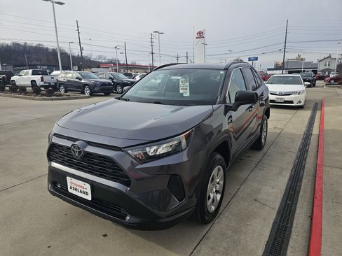 Used 2019 Toyota RAV4 LE image 11