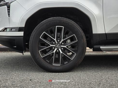 Used 2025 Lexus GX 550 w/ Cold Area Package AWD/4WD image 12