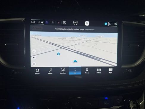 Used 2027 Chrysler Pacifica Limited FWD image 14