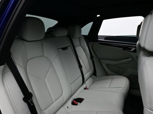 Certified 2025 Porsche Macan AWD/4WD image 17