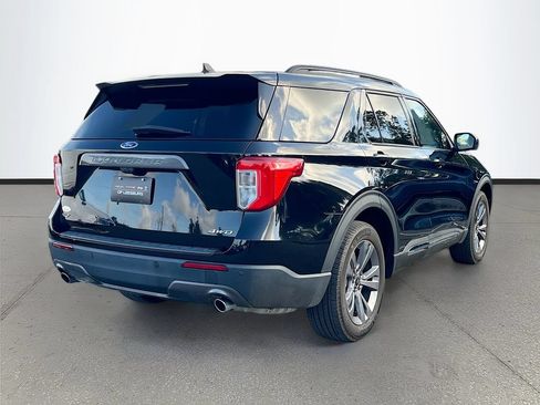Used 2022 Ford Explorer XLT w/ Equipment Group 202A AWD/4WD image 7