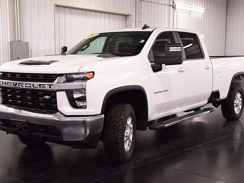 Used 2023 Chevrolet Silverado 3500 LT image 3