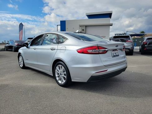 Used 2019 Ford Fusion SE image 4
