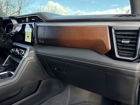 Used 2024 GMC Sierra 3500 Denali w/ Denali Reserve Package image 21