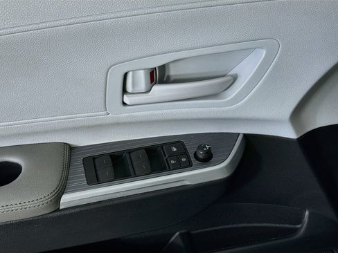 Certified 2025 Toyota Sienna LE FWD image 17