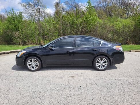 Used 2010 Nissan Altima 3.5 SR w/ Premium Pkg FWD image 3