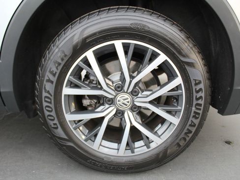 Used 2020 Volkswagen Tiguan SE w/ 3rd Row Seat Package image 39