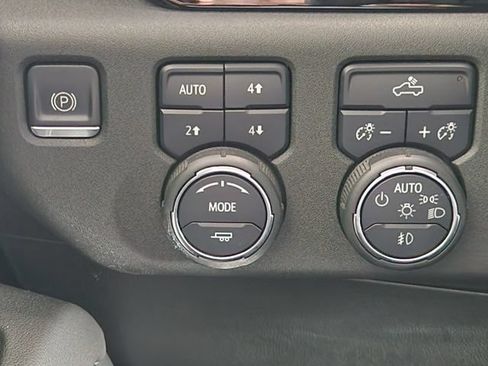 Used 2023 Chevrolet Silverado 1500 RST AWD/4WD image 20