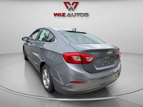 Used 2018 Chevrolet Cruze LT FWD image 2