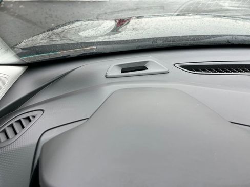 Used 2025 Chevrolet Trax LT w/ LT Convenience Package image 34