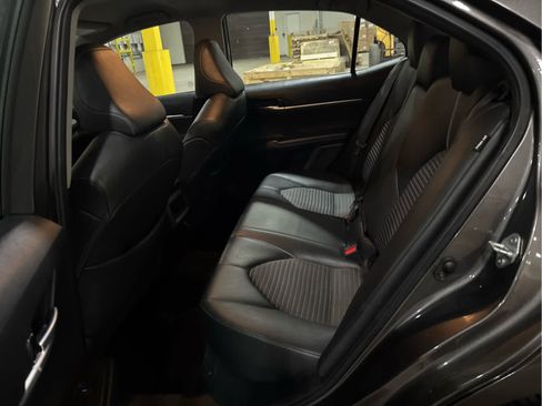 Used 2023 Toyota Camry SE FWD image 8