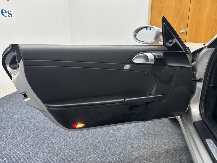 Used 2005 Porsche Boxster RWD image 6