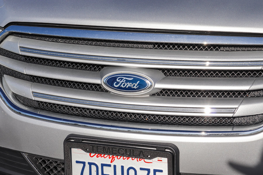 Used 2014 Ford Taurus Limited w/ Equipment Group 301A FWD image 12