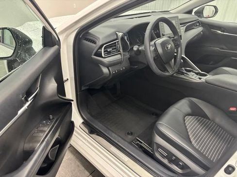 Used 2022 Toyota Camry SE FWD image 12