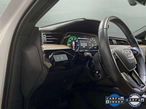 Used 2024 Audi Q8 e-tron Premium image 35