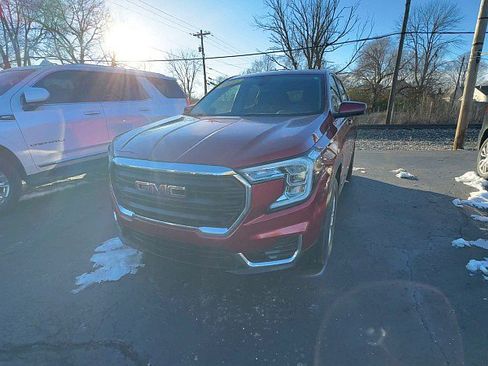 Used 2022 GMC Terrain SLE image 2