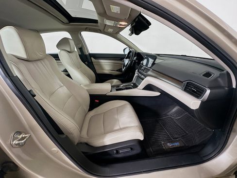 Used 2018 Honda Accord Touring image 31