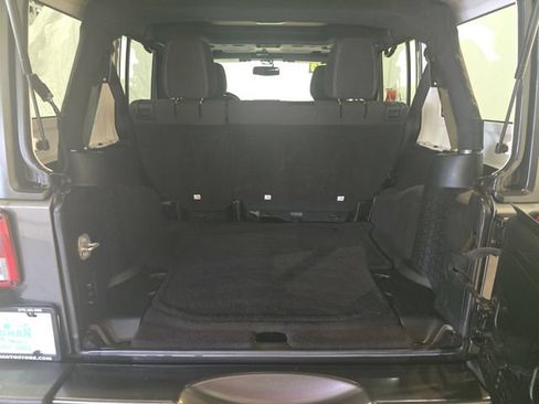 Used 2018 Jeep Wrangler Unlimited Sahara w/ Dual Top Group AWD/4WD image 6