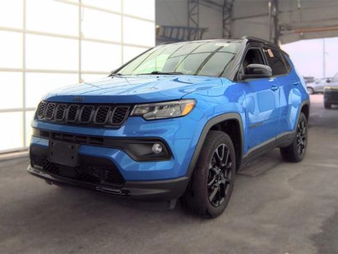 Used 2024 Jeep Compass Latitude w/ Altitude Special Edition AWD/4WD image 2