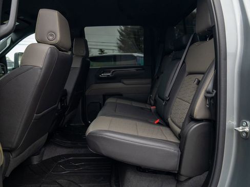 Used 2024 Chevrolet Silverado 2500 ZR2 w/ Technology Package image 18