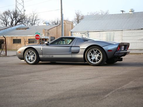 Used 2006 Ford GT image 10