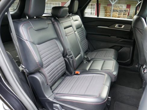 Certified 2025 Ford Explorer ST-Line w/ ST-Line Street Pack image 32