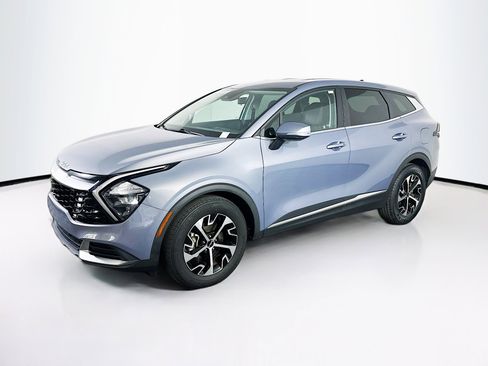 Used 2023 Kia Sportage EX image 3