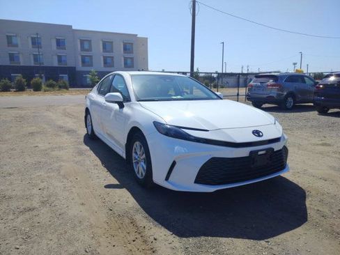 Certified 2025 Toyota Camry LE image 1