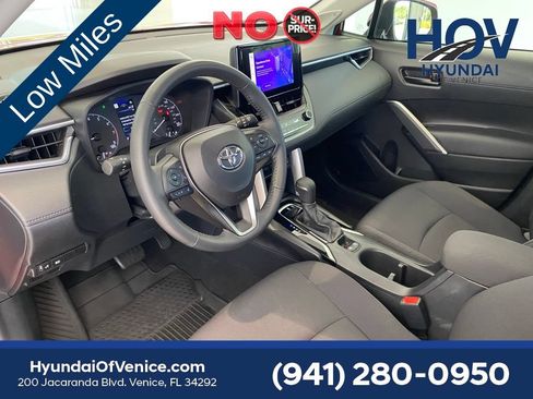 Used 2024 Toyota Corolla Cross LE w/ Moonroof Package FWD image 29
