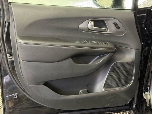 New 2026 Chrysler Pacifica Select FWD image 8