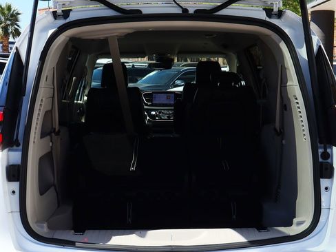 Used 2024 Chrysler Pacifica Touring-L image 23