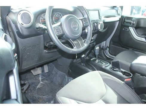 Used 2018 Jeep Wrangler Sahara w/ Connectivity Group image 16