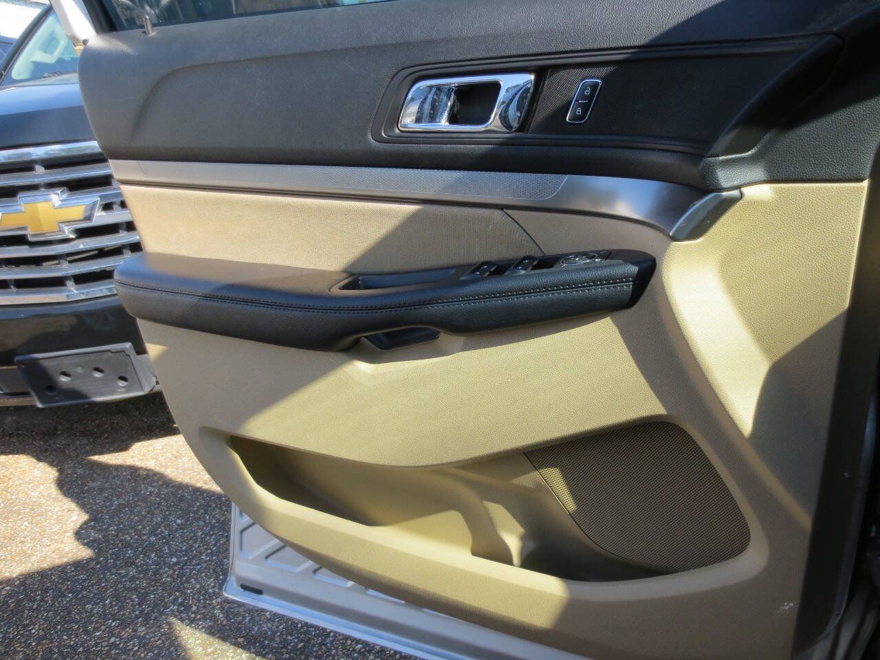 Used 2017 Ford Explorer FWD image 14
