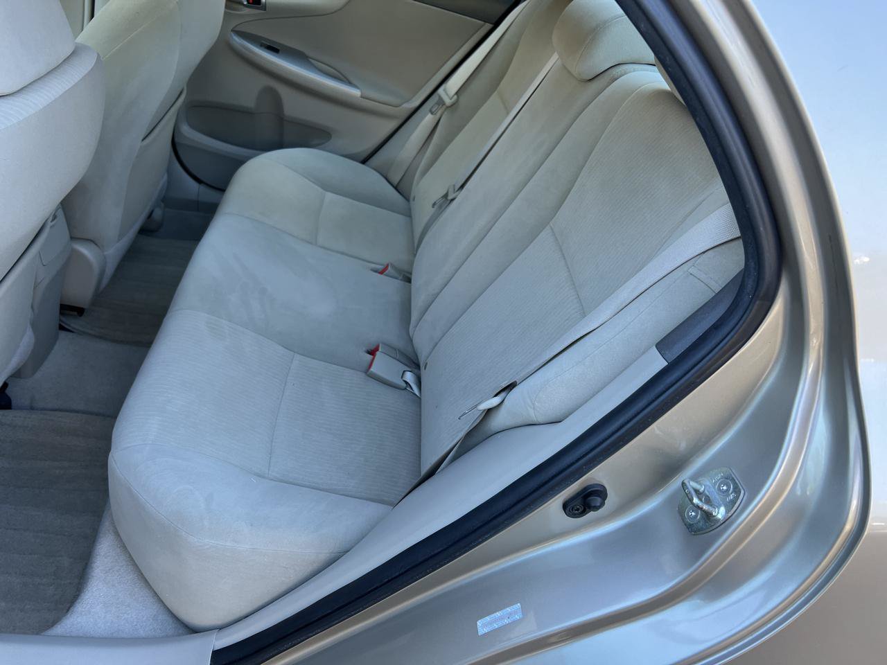 Used 2010 Toyota Corolla LE FWD image 12
