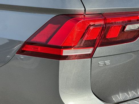 Used 2023 Volkswagen Tiguan SE image 27