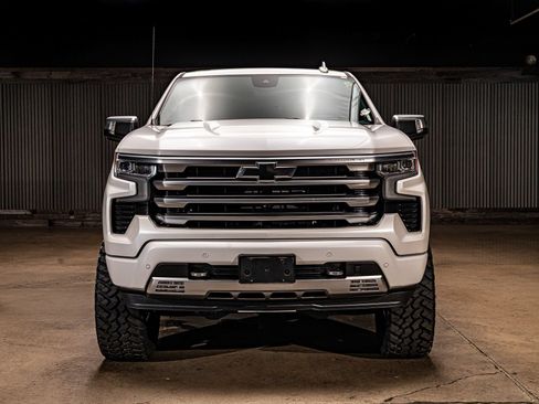 Used 2024 Chevrolet Silverado 1500 High Country w/ Technology Package AWD/4WD image 2