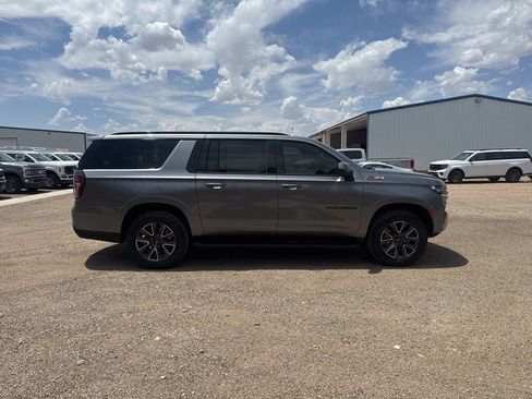 Used 2022 Chevrolet Suburban Z71 AWD/4WD image 6