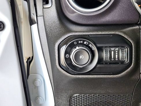 Used 2021 Jeep Wrangler Unlimited Sahara AWD/4WD image 29