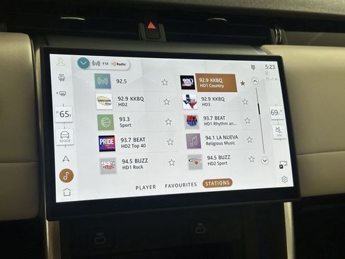 Used 2025 Land Rover Discovery Sport S image 21